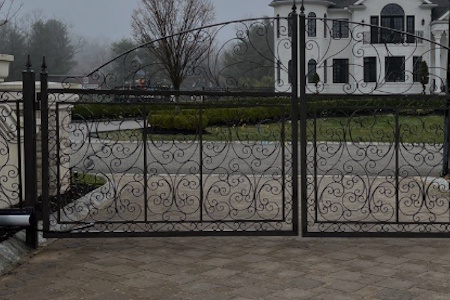 Custom Gates Thumbnail